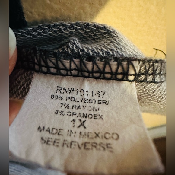 Kim & Cami Woman’s grey and white stars sweatshirt - Picture 3 of 3